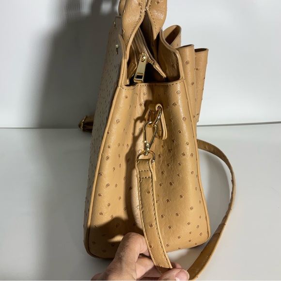 Crossi Woman’s Ostrich Faux Leather Bow Camel Tan Double Pocket Gold Zip Bag - Picture 8 of 16